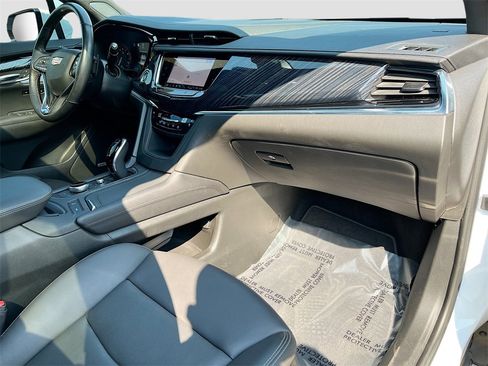 Used 2024 Cadillac XT6 Premium Luxury w/ Technology Package image 31