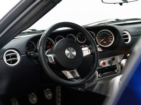 Used 2005 Ford GT RWD image 5