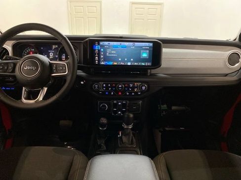 Used 2025 Jeep Wrangler Unlimited Sahara w/ Safety Group AWD/4WD image 12