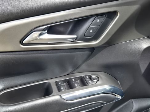 Certified 2025 Chevrolet Traverse LT FWD image 20