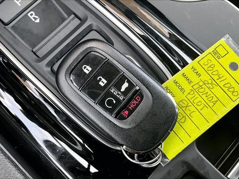 Used 2025 Honda Pilot EX-L image 12