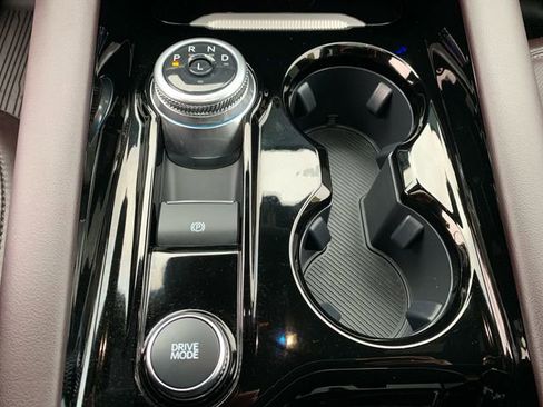 Certified 2025 Ford Explorer Platinum image 37