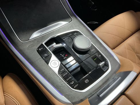 Used 2024 BMW X7 xDrive40i AWD/4WD image 23