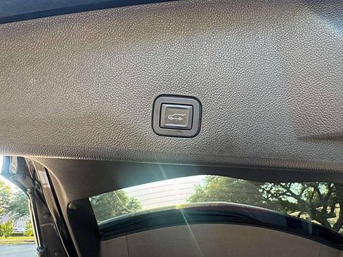 Used 2012 Cadillac SRX Luxury image 27