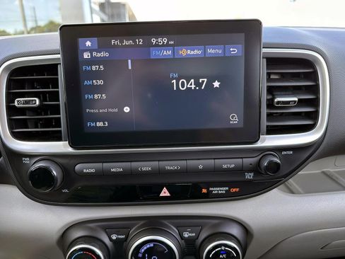 Used 2020 Hyundai Venue SEL FWD image 21