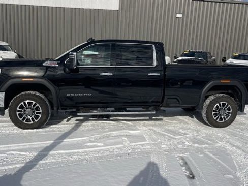 Used 2022 GMC Sierra 2500 SLT image 2