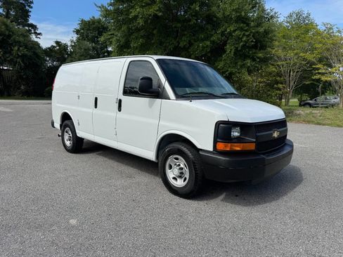 Used 2016 Chevrolet Express 2500 RWD image 8