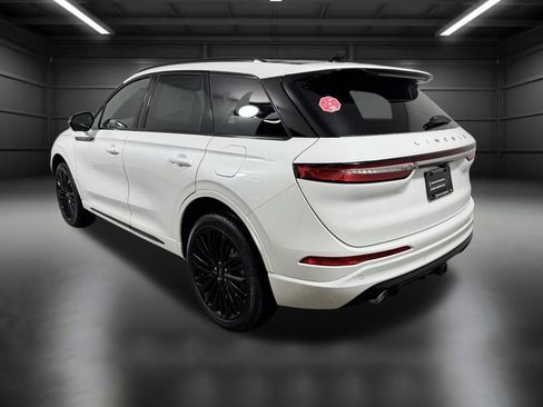 New 2026 Lincoln Corsair Premiere image 3