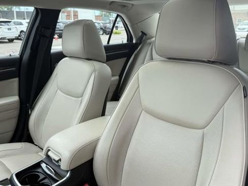 Used 2015 Chrysler 300 C w/ Harman/Kardon Audio Group RWD image 18
