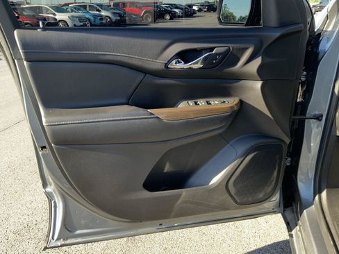 Used 2021 GMC Acadia SLE w/ Elevation Edition FWD image 3