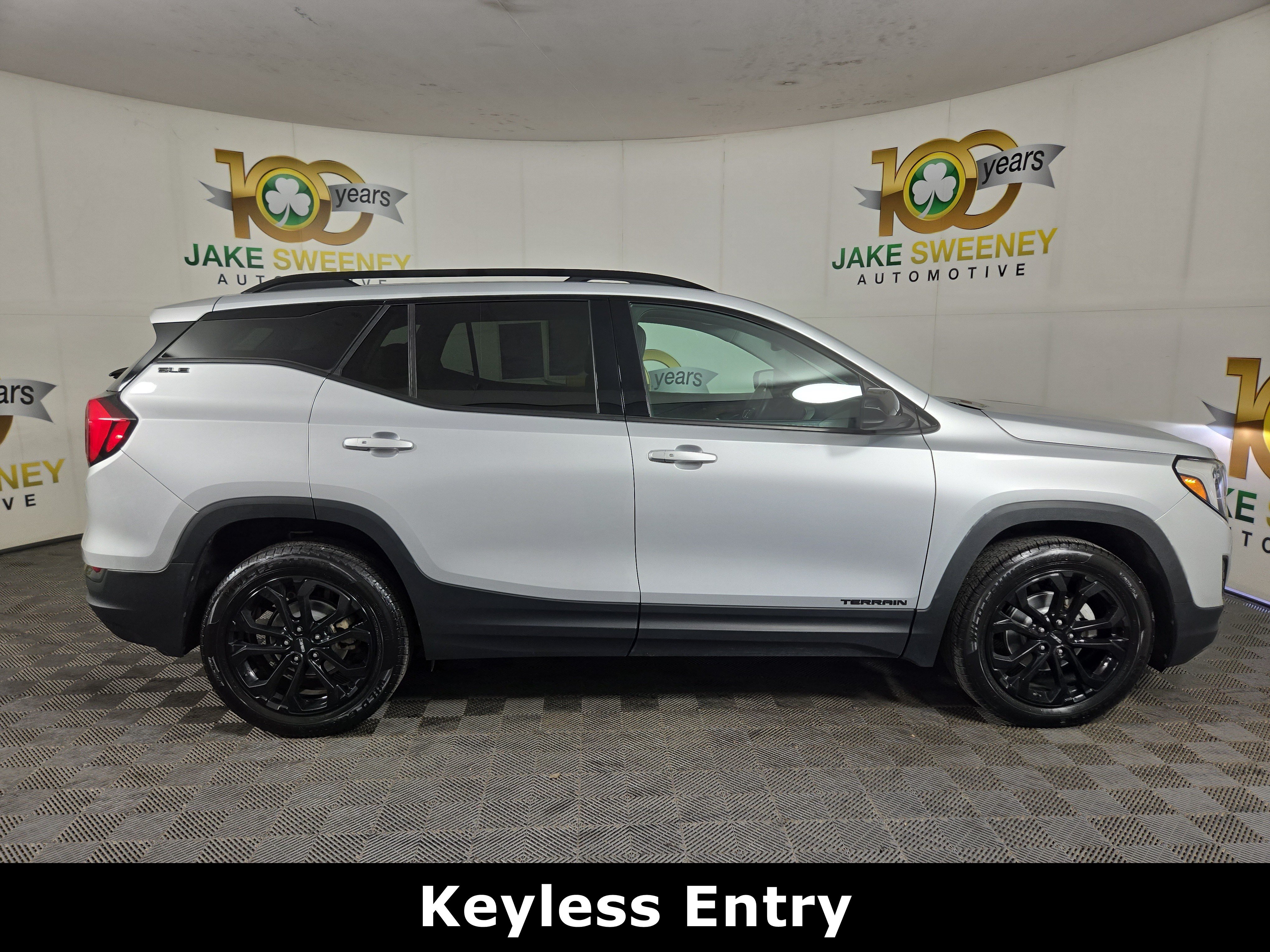Used 2021 GMC Terrain SLE w/ Driver Convenience Package AWD/4WD image 9