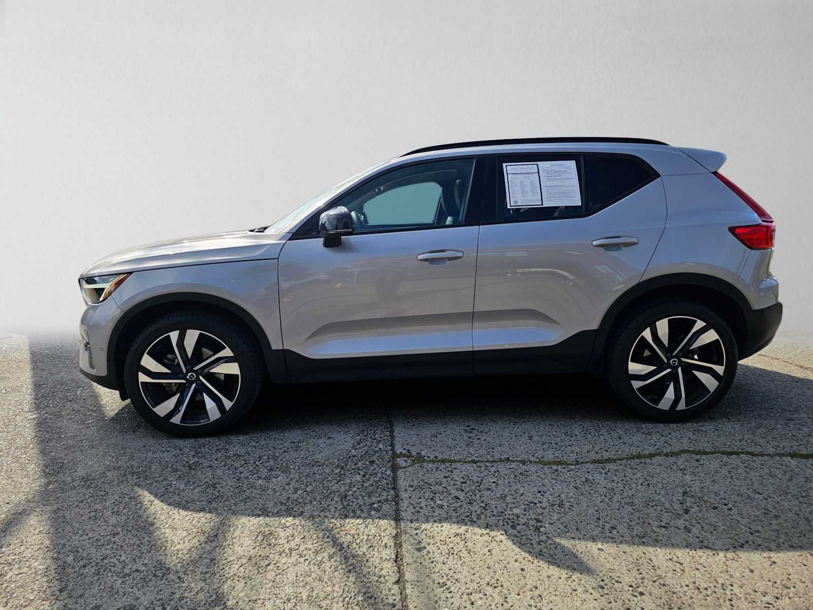 Used 2023 Volvo XC40 B5 Ultimate w/ Protection Package Premier AWD/4WD image 6
