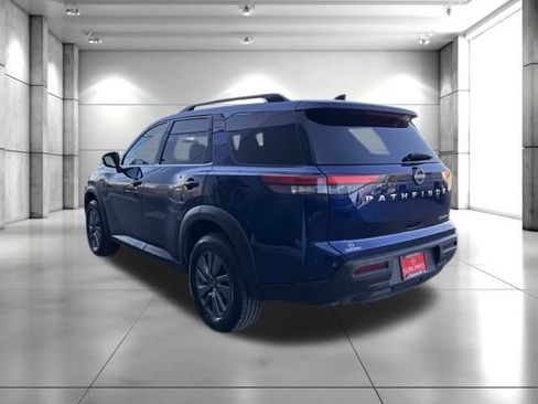 Used 2024 Nissan Pathfinder SV image 5