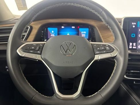Certified 2024 Volkswagen Atlas SE w/ Panoramic Sunroof Package AWD/4WD image 19