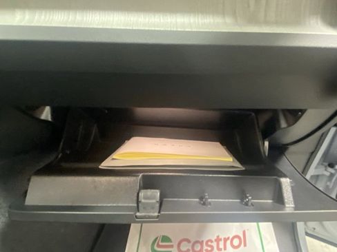 Certified 2025 Volvo XC40 B5 Core image 29