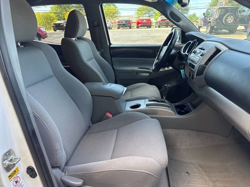 Used 2010 Toyota Tacoma PreRunner image 13