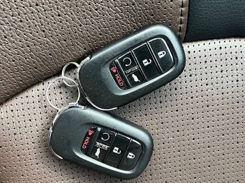 Used 2025 Honda Pilot Elite image 22