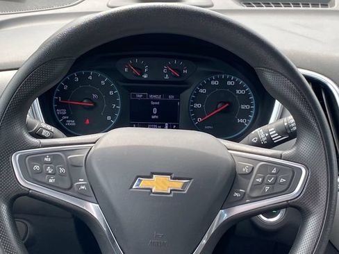 Used 2022 Chevrolet Equinox LS w/ Driver Confidence II Package AWD/4WD image 8