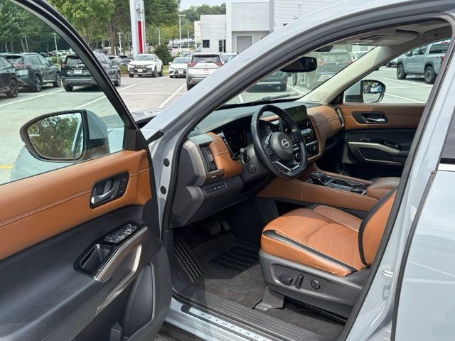 Certified 2022 Nissan Pathfinder Platinum w/ Cargo Package AWD/4WD image 15