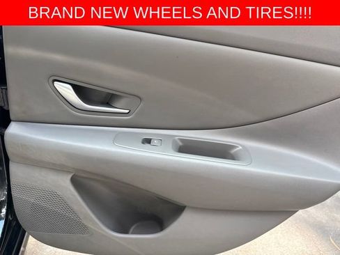 Used 2023 Hyundai Elantra SEL w/ Convenience Package FWD image 24