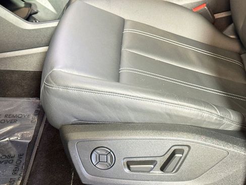 Used 2024 Audi Q4 e-tron Premium Plus image 16