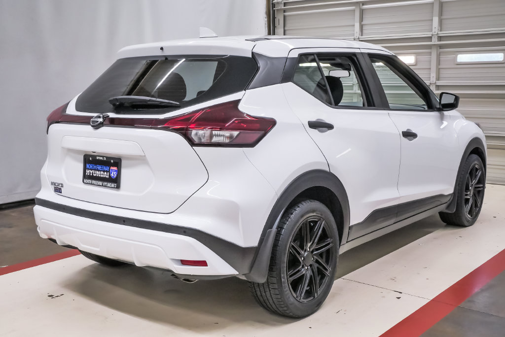 Used 2022 Nissan Kicks S FWD image 6