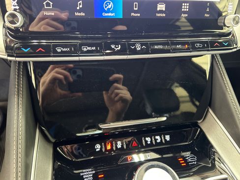 New 2026 Jeep Grand Wagoneer 4WD image 28