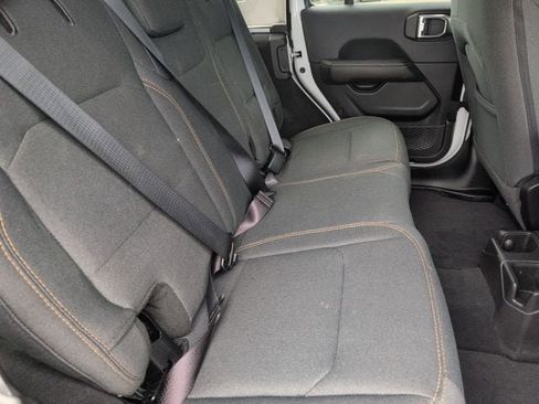 Used 2025 Jeep Wrangler Unlimited Sahara AWD/4WD image 20