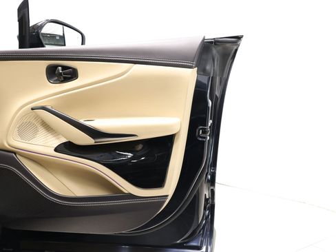 Used 2021 Aston Martin DBX image 86