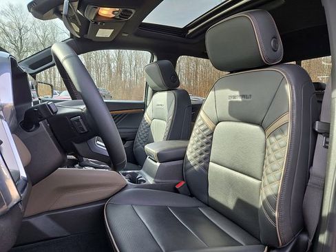 Used 2023 GMC Canyon Denali image 14