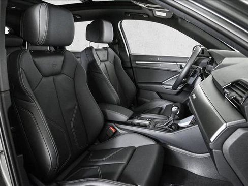 Certified 2025 Audi Q3 2.0T Premium w/ Convenience Package image 22