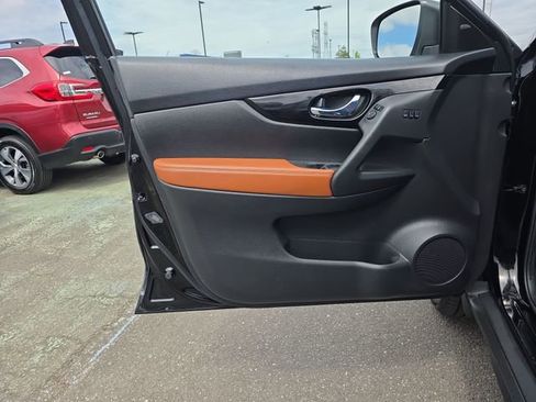 Used 2018 Nissan Rogue SL w/ Premium Package AWD/4WD image 15
