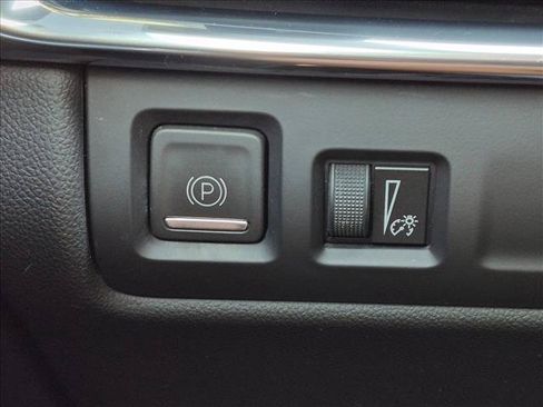 Used 2019 Cadillac XT4 Sport w/ Cold Weather Package FWD image 12