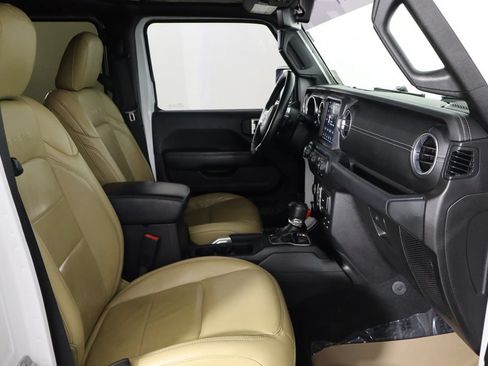 Used 2018 Jeep Wrangler Unlimited Sahara AWD/4WD image 18