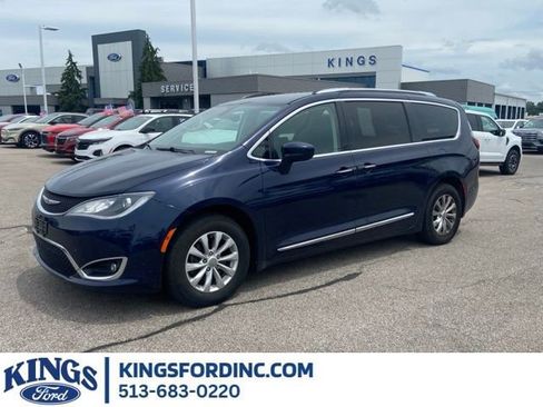 Used 2019 Chrysler Pacifica Touring-L FWD image 1