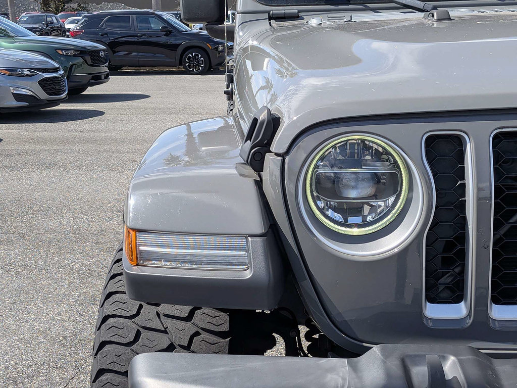 Used 2022 Jeep Gladiator Overland w/ LED Lighting Group AWD/4WD image 9
