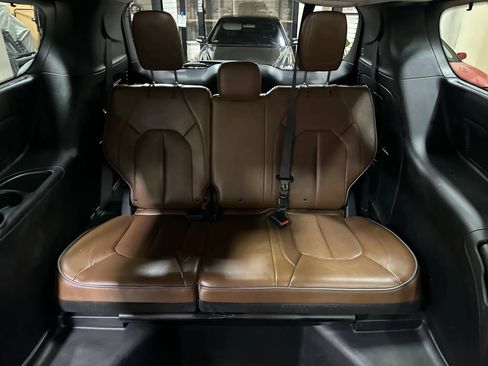 Used 2017 Chrysler Pacifica Limited w/ Advanced Safetytec Group image 61