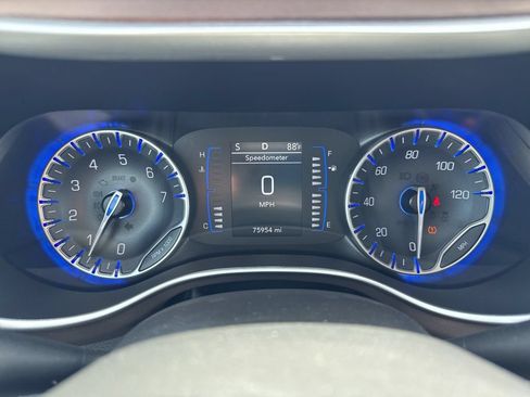 Used 2023 Chrysler Voyager LX FWD image 28