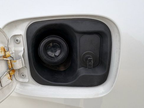 Certified 2023 Honda HR-V EX-L image 28