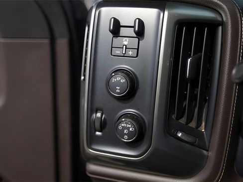 Used 2019 Chevrolet Silverado 2500 LTZ w/ Duramax Plus Package image 18