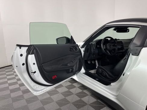 Used 2024 Nissan Z Performance w/ Floor Mat Package image 16