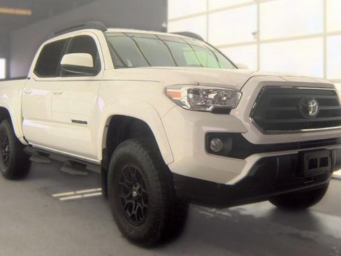 Used 2021 Toyota Tacoma SR5 RWD image 4