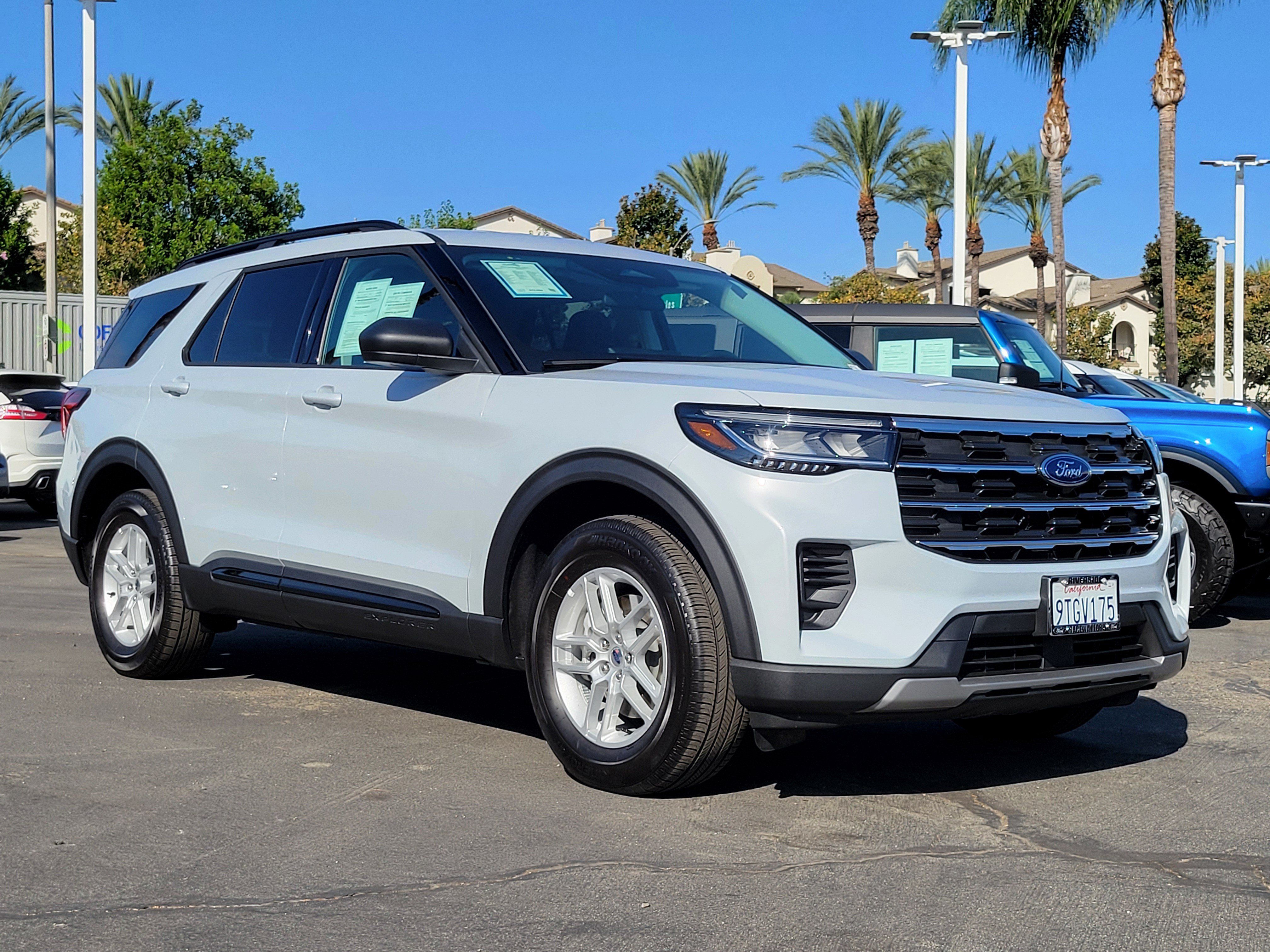 Used 2026 Ford Explorer Active AWD/4WD image 1