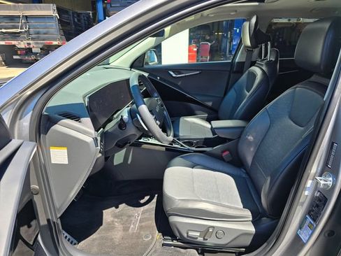 Certified 2023 Kia Niro Wave w/ Wave Preserve Package FWD image 22