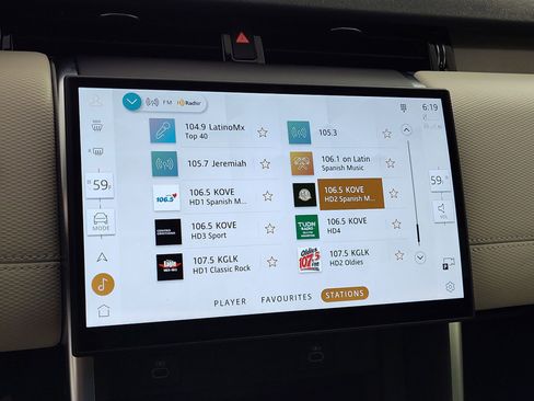 Certified 2025 Land Rover Discovery Sport Dynamic SE image 23