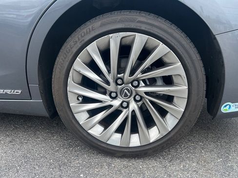 Used 2019 Lexus ES 300h w/ Accessory Package 2 image 34