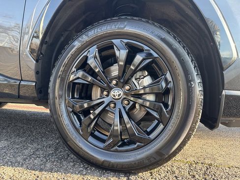 Used 2022 Toyota RAV4 SE w/ Convenience Package image 9