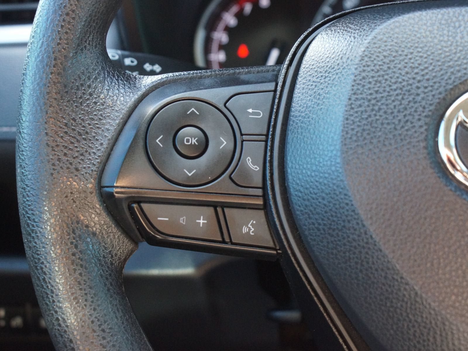 Used 2024 Toyota RAV4 LE FWD image 8
