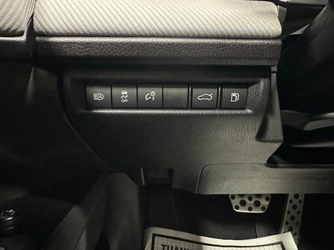 Used 2025 Toyota Camry SE image 17