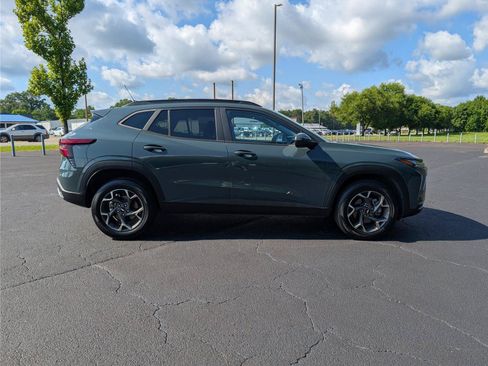 Used 2025 Chevrolet Trax LT FWD image 6
